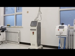 CO2-Fraktionslasermaschine Hautwiederherstellung 40W Ultra-Puls CW Entfernung Lichtmaul Aluminiumgehäuse